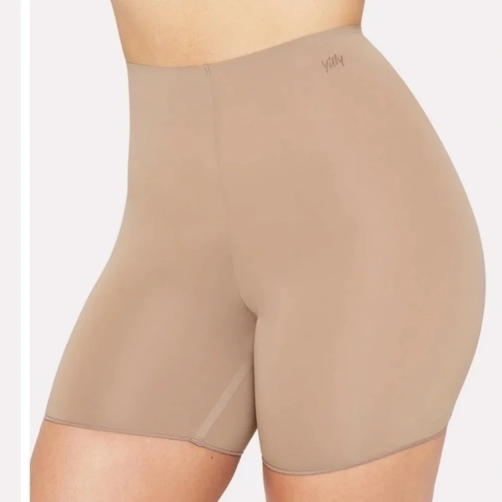 Yitty Smoothed Reality High Waist Shorts Moody B!tch Taupe Medium